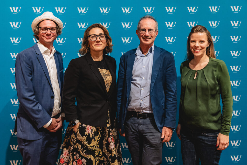 v.l.n.r.: Harald Oberhofer, Universitätsprofessor für Empirische Wirtschaftsforschung, WU Wien, Velina Tchakarova, Gründerin von FACE und Visiting Fellow bei der Observer Research Foundation; Eric Frey, Politologe, leitender Redakteur bei DER STANDARD; Anna Patterson, Marketing Manager, WU Wien und Moderatorin